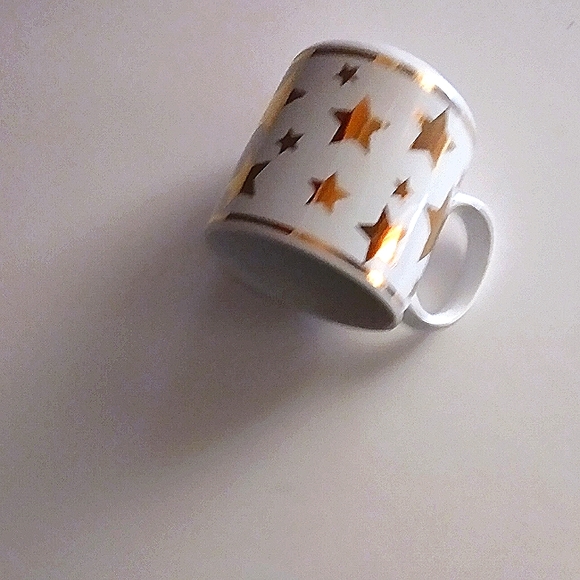 Russ Berries Golden Star Mug - Picture 6 of 7